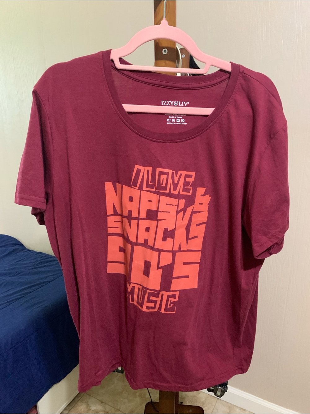 Izzy & Liv Burgundy Short-Sleeve Graphic Tee with Coral Print